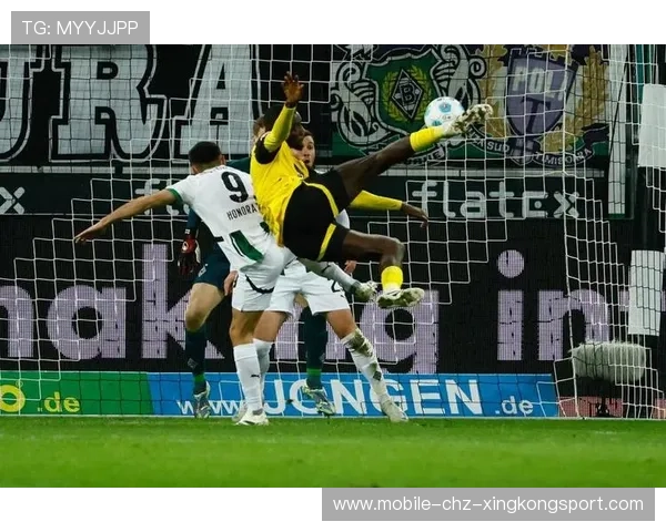 多特雷纳斜线传球助攻锋线顺势破门，完美演绎足球场上的精彩瞬间