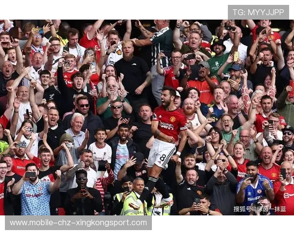 英超曼联依靠灵活边路创造机会,现场情绪升温