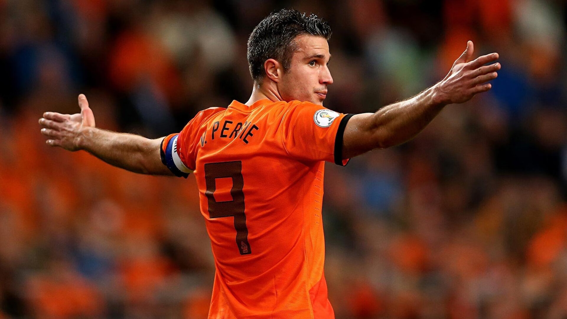 冰湖风筝滑雪赛 风力助推下选手滑行距离惊人